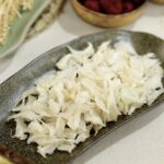 Chân yến tinh chế của Kim's Nest được tách ra trong quá trình Kim's làm yến tinh chế nguyên tổ